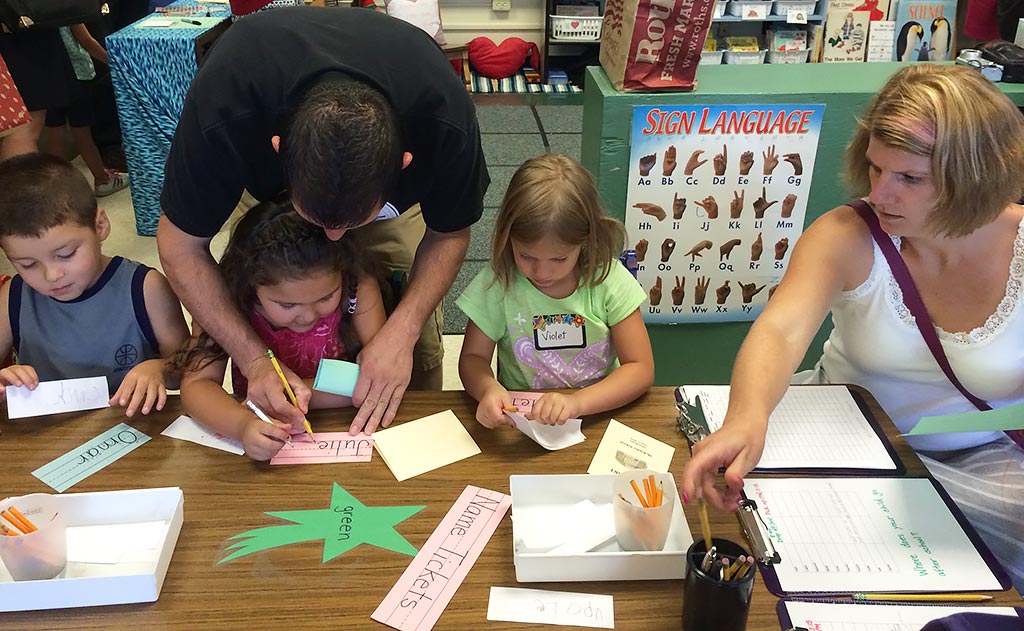 How to Have the Best Kindergarten Back-to-School Night Ever: Family Scavenger Hunt Step-by-Step