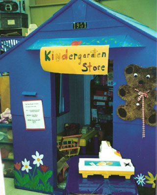 parents volunteer in kindergarten classrooms