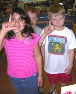 children learning sign language